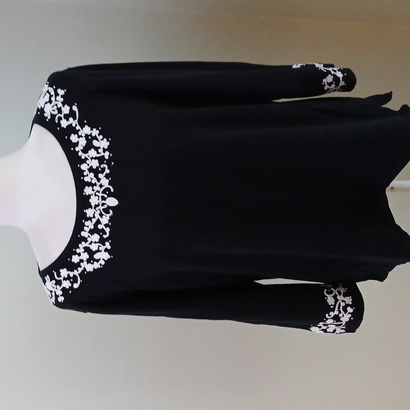 croft & barrow Sweaters - 2/$15 Croft & Barrow Floral Embroidered Pullover Sweater Top
